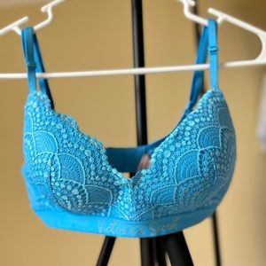 victoria’s secret bra!